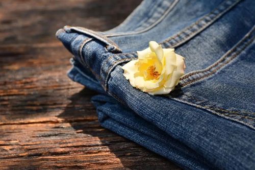 Nieuwste bedrijfsoplossingen over Milieuvriendelijke permanganat-activatoren voor een schoner, helderder denim