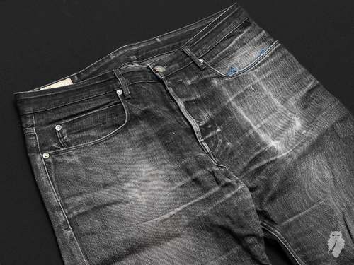 Nieuwste bedrijfsoplossingen over Nieuwe generatie milieuvriendelijk bleekmiddel voor zwarte denim