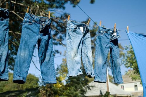 Nieuwste bedrijfsoplossingen over Hoe je ruwe denim verandert in lichte jeans met een milieuvriendelijke oplossing